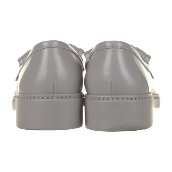 Chanel Leather Loafers
Grey
Interlocking CC Logo WORN TWICE - Picture 4 of 5